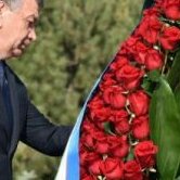 Shavkat Mirziyoyev Islom Karimov xotirasiga hurmat bajo keltirdi