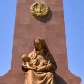 MUSTAQILLIK VA EZGULIK MONUMENTIGA GUL QO‘YILDI